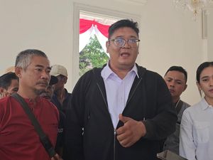 Tak Terima Ditertibkan Satpol PP, PKL UKI Salemba Ngadu ke Balai Kota DKI
