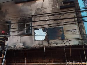 Cerita Damkar Bandung: Lempar APD-Kenakan Sepatu Sebelah