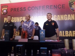 Polda Kalbar Sita 3 Kontainer Berisi 22.356 Botol Miras Kiriman Malaysia