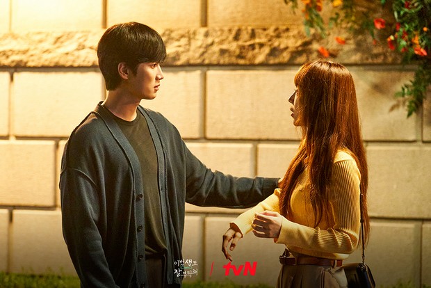 Potret Ahn Bo Hyun dan Shin Hye Sun dalam drama See You in My 19th Life