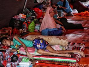 Potret Pilu Korban Kebakaran Tambora Potret Pilu Korban Kebakaran Tambora