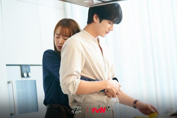 Potret Shin Hye Sun dan Ahn Bo Hyun dalam drama See You in My 19th Life