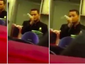 Viral! Pramugara AirAsia Nyanyi di Interkom untuk Hibur Penumpang
