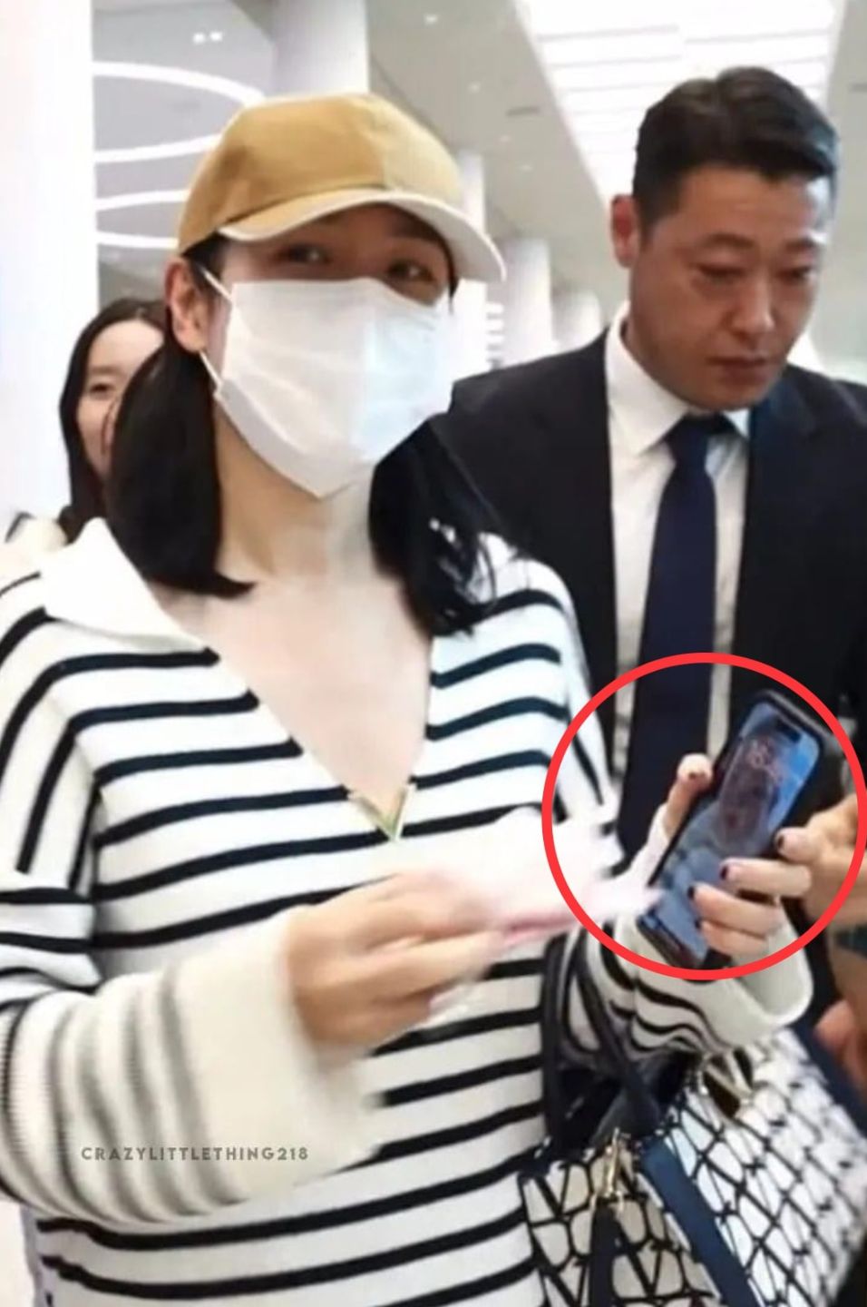Son Ye Jin tak sengaja memperlihatkan foto anaknya