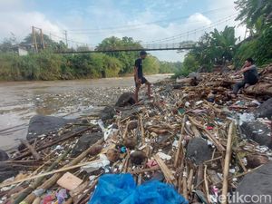 Sungai Ciwulan Tasikmalaya Tercemar Mikroplastik Sungai Ciwulan Tasikmalaya Tercemar Mikroplastik