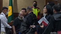 Usai Pembantaran 2 Pekan, Lukas Enembe Kembali Disidang