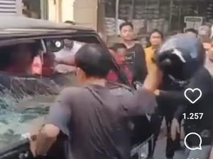 Viral Mobil Boks Dirusak Rombongan Pengiring Jenazah di Surabaya Viral Mobil Boks Dirusak Rombongan Pengiring Jenazah di Surabaya