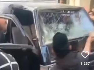 Kondisi Sopir dan Mobil Boks Dimassa Pengiring Jenazah: Memar-Kaca Pecah Kondisi Sopir dan Mobil Boks Dimassa Pengiring Jenazah: Memar-Kaca Pecah