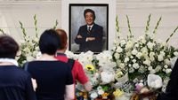 Warga Jepang Mengenang Satu Tahun Kematian Shinzo Abe