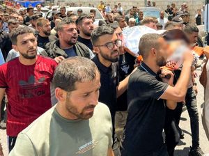 Warga Palestina Kembali ke Rumah yang Hancur Akibat Gempuran Israel