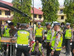 Ditabrak Pemotor Tak Berhelm saat Razia, Polisi di Jambi Patah Tangan Ditabrak Pemotor Tak Berhelm saat Razia, Polisi di Jambi Patah Tangan