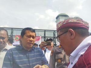 Legislator Demokrat Temui Demonstran, Sampaikan Penolakan RUU Kesehatan Legislator Demokrat Temui Demonstran, Sampaikan Penolakan RUU Kesehatan