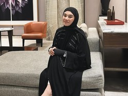 Clara Shinta Berhijab Usai Pulang Umrah