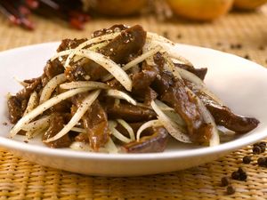 Resep Daging Sapi Lada Hitam dan Bawang Untuk Lauk Makan Malam Istimewa