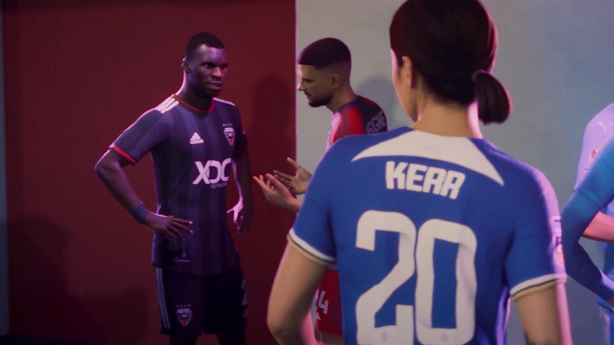 Benteke dan Insigne terlihat sama tinggi. Foto: Dok. EA Sports Via Twitter @UTSources