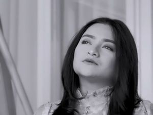 Respons Nathalie Holscher saat Ditanya Alasan Lepas Hijab Respons Nathalie Holscher saat Ditanya Alasan Lepas Hijab