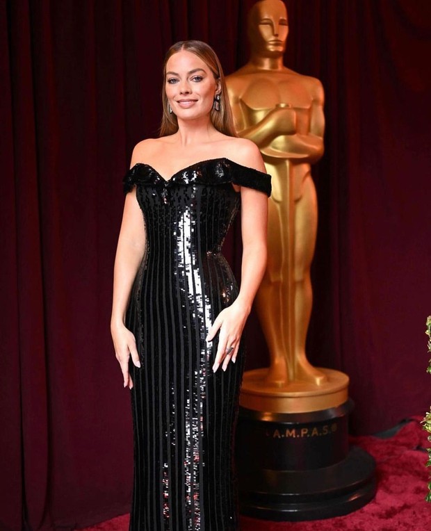 Gaya ikonis milik Margot Robbie mirip Barbie