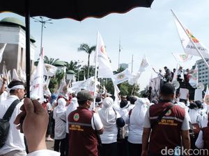 Massa Nakes Ancam Mogok Kerja Jika DPR Sahkan RUU Kesehatan Hari Ini Massa Nakes Ancam Mogok Kerja Jika DPR Sahkan RUU Kesehatan Hari Ini