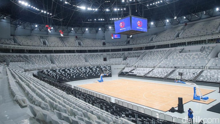 Penerangan di Indonesia Arena ini tampak sangat mumpuni.