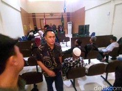 Teriakan Kecewa Suami Usai Penabrak Mati Istri Divonis 2 Tahun Bui