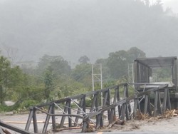 Jembatan Kawanua di Maluku Putus Diterjang Banjir, Akses 2 Kecamatan Lumpuh