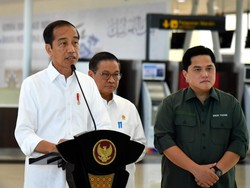 Jokowi soal Baliho Bareng Prabowo: Foto Saya Juga Dipasang PDIP-NasDem