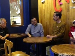 Datang ke Bandung, Jokowi Nikmati Kopi Khas Jabar