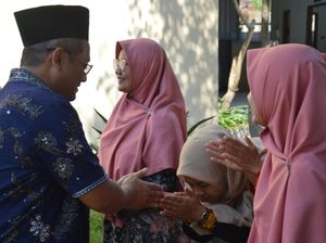 Sarmuji Bantu Berangkatkan Siswi Kediri Ikut Olimpiade Matematika di Korsel