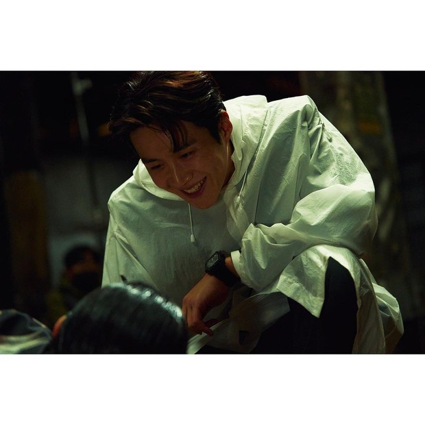 Kim Seon Ho berperan sebagai pria misterius dan brutal di film The Childe/Foto: Instagram.com/itsnew_movie Kim Seon Ho berperan sebagai pria misterius dan brutal di film The Childe