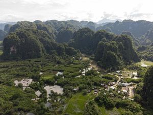 Sandiaga Soroti Pengelolaan Sampah di Geopark Maros-Pangkep Sulsel