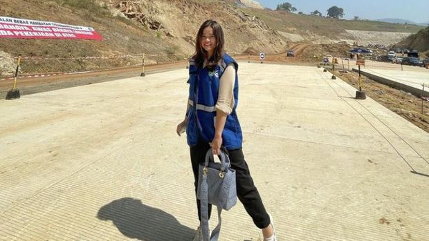 Olivia Allan, Ustri Denyy Sumargo