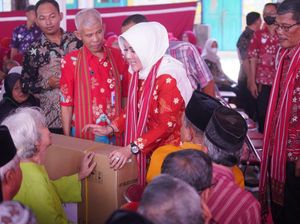 Di Desa Troketon, Bupati Klaten Beri Bantuan ke Marbot-Warga Tak Mampu