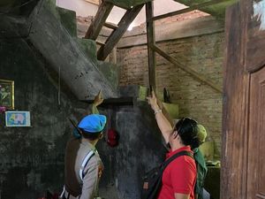 6 Fakta Pilu Pengantin Menikah Depan Jasad Ayah yang Tewas Gantung Diri 6 Fakta Pilu Pengantin Menikah Depan Jasad Ayah yang Tewas Gantung Diri