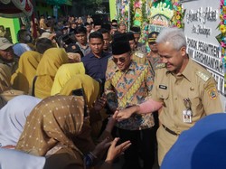 Sekjen PPP Dampingi Ganjar Pranowo Resmikan SMK di Rembang