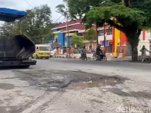 Warga Sindir Pemprov Jalan Rusak di Sorong Diperbaiki Jelang Kunjungan Wapres