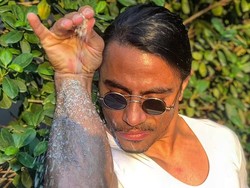 Di Restoran Salt Bae Kini Ada Steak dan Burger Harga Terjangkau
