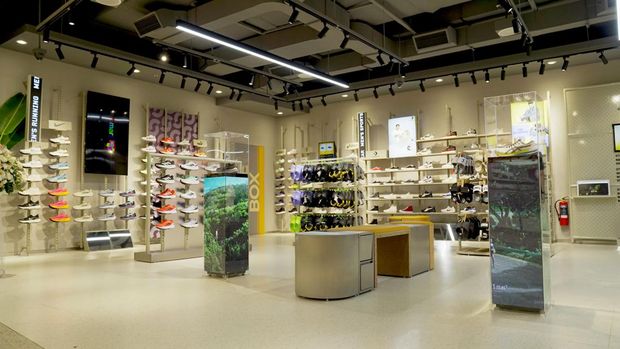 Toko pertama Sun&Sand Sports Indonesia