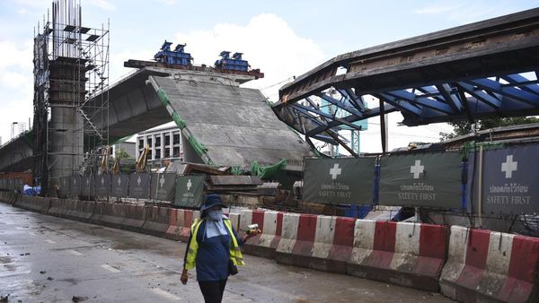 Penampakan Jalan Layang Ambruk di Bangkok