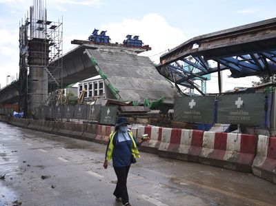 Penampakan Jalan Layang Ambruk di Bangkok