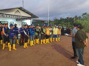 Warga Banyuwangi yang Masuk Tim Survei Geologi Gunung Salakan Terus Bertambah Warga Banyuwangi yang Masuk Tim Survei Geologi Gunung Salakan Terus Bertambah