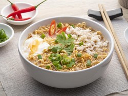 Duh! Orang-orang Ini Selalu Konsumsi Mie Instan hingga Bubble Tea