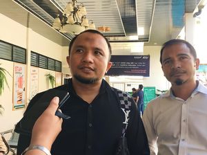 Aktivis Bertanya di Grup WA Bacakan Pledoi: DPRD NTB Mengkriminalisasi Rakyat Aktivis Bertanya di Grup WA Bacakan Pledoi: DPRD NTB Mengkriminalisasi Rakyat