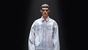 Tren Street Style Mewah, Jeans Rp 407 Juta di Paris Fashion Week