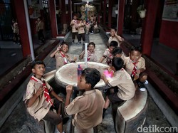 Daftar Seragam Sekolah, Kapan Dipakainya?