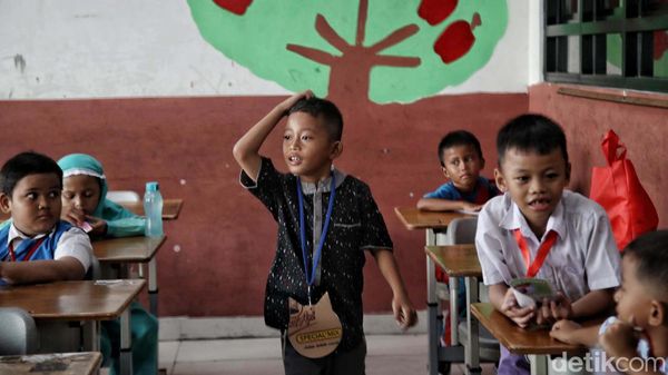 Belajar dan Bermain di MPLS Siswa SD