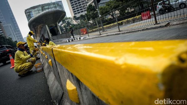 Biar Kinclong, Separator Busway di Tosari Dicat Lagi
