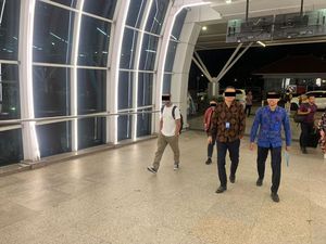Bule Gembel yang Rusak Mobil Polisi Diusir dari Bali Bule Gembel yang Rusak Mobil Polisi Diusir dari Bali