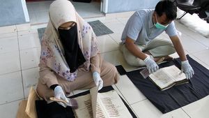 Melestarikan Naskah Kuno dengan Digitalisasi