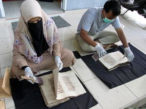 Melestarikan Naskah Kuno dengan Digitalisasi