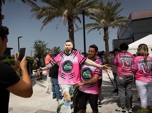 Antusiasme Fans Inter Miami Sambut Kedatangan Messi di AS